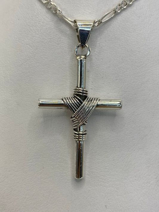 Dije de cruz en plata .925 de Taxco con técnica combinada enrollada, 5 cm de largo
