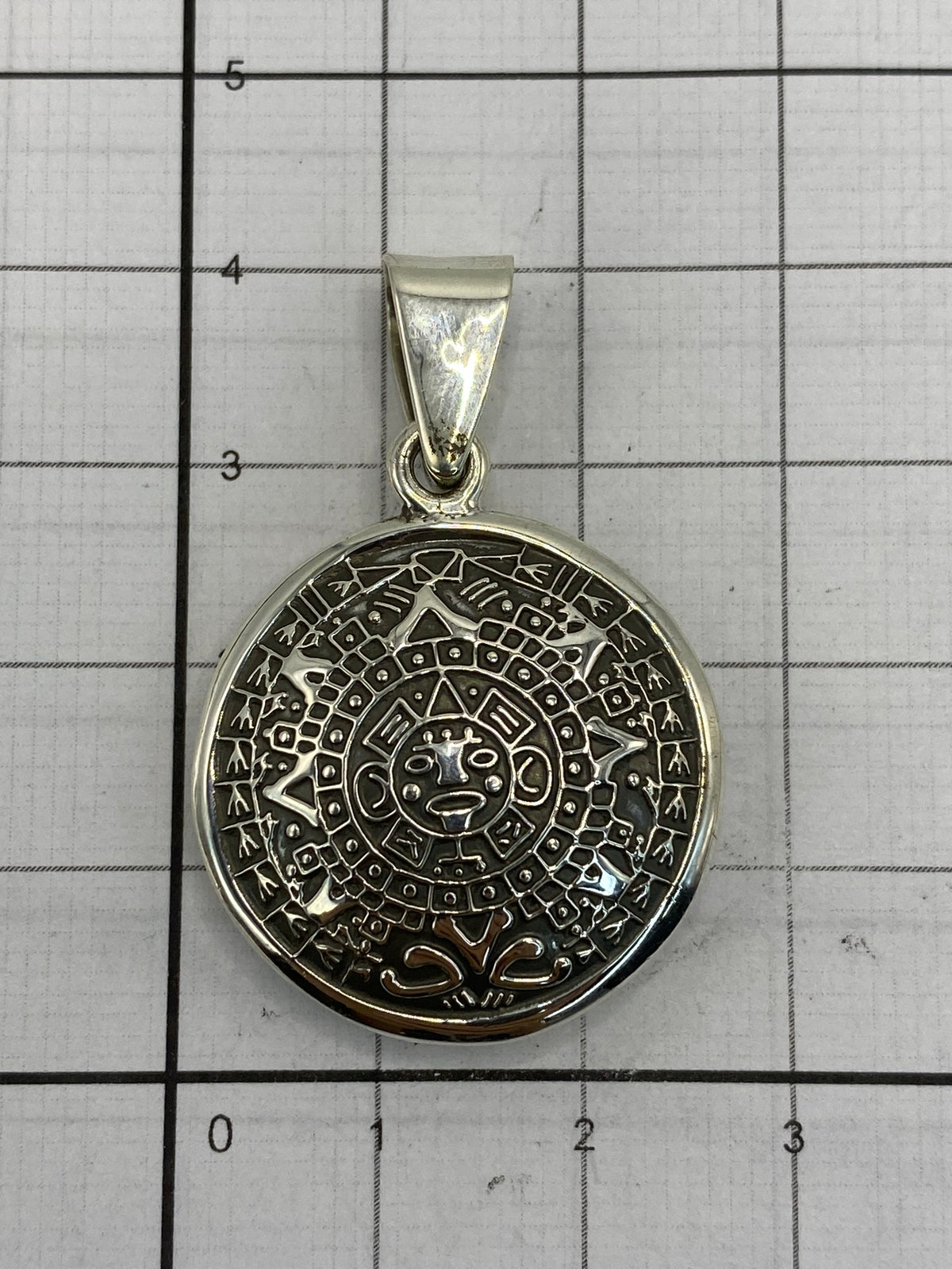 Reverso del dije mostrando el marcado del Quinto .925