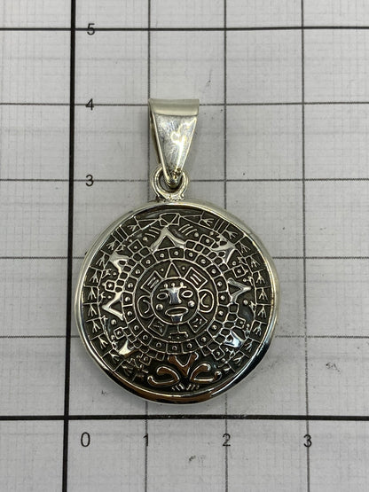 Reverso del dije mostrando el marcado del Quinto .925