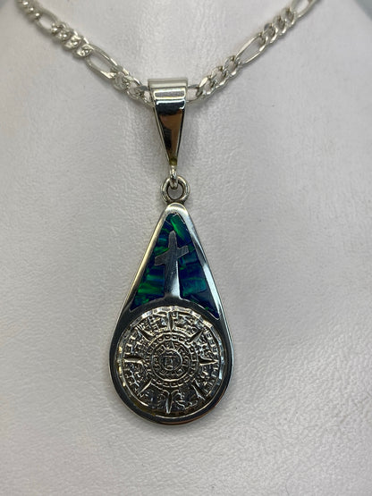 Dije de plata 950 con cruz y Calendario Azteca en ópalo de fuego azul