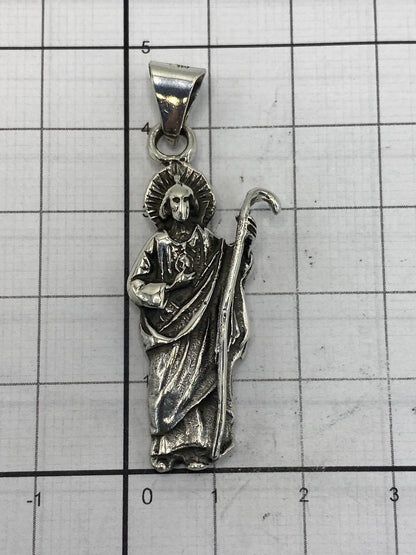 Dije de 4.7 cm sobre regla, peso de 6.9 gramos en escala digital