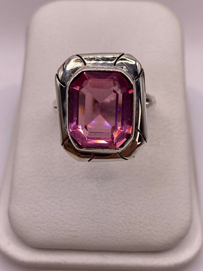 Anillo de plata solitario con circonia rosa engastada en talla 6