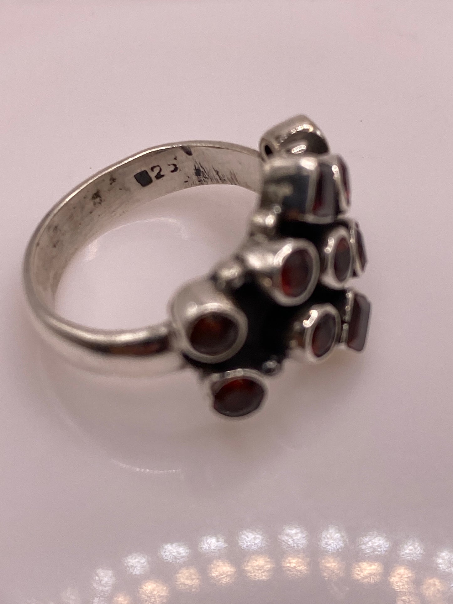 Anillo de Plata Racimo de Circonias Rojo Granate — Coctel Vintage