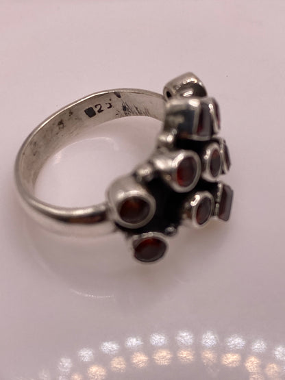 Anillo de Plata Racimo de Circonias Rojo Granate — Coctel Vintage