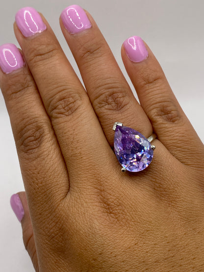 Anillo de plata morada sobre fondo blanco mostrando el sello .925 MEXICO