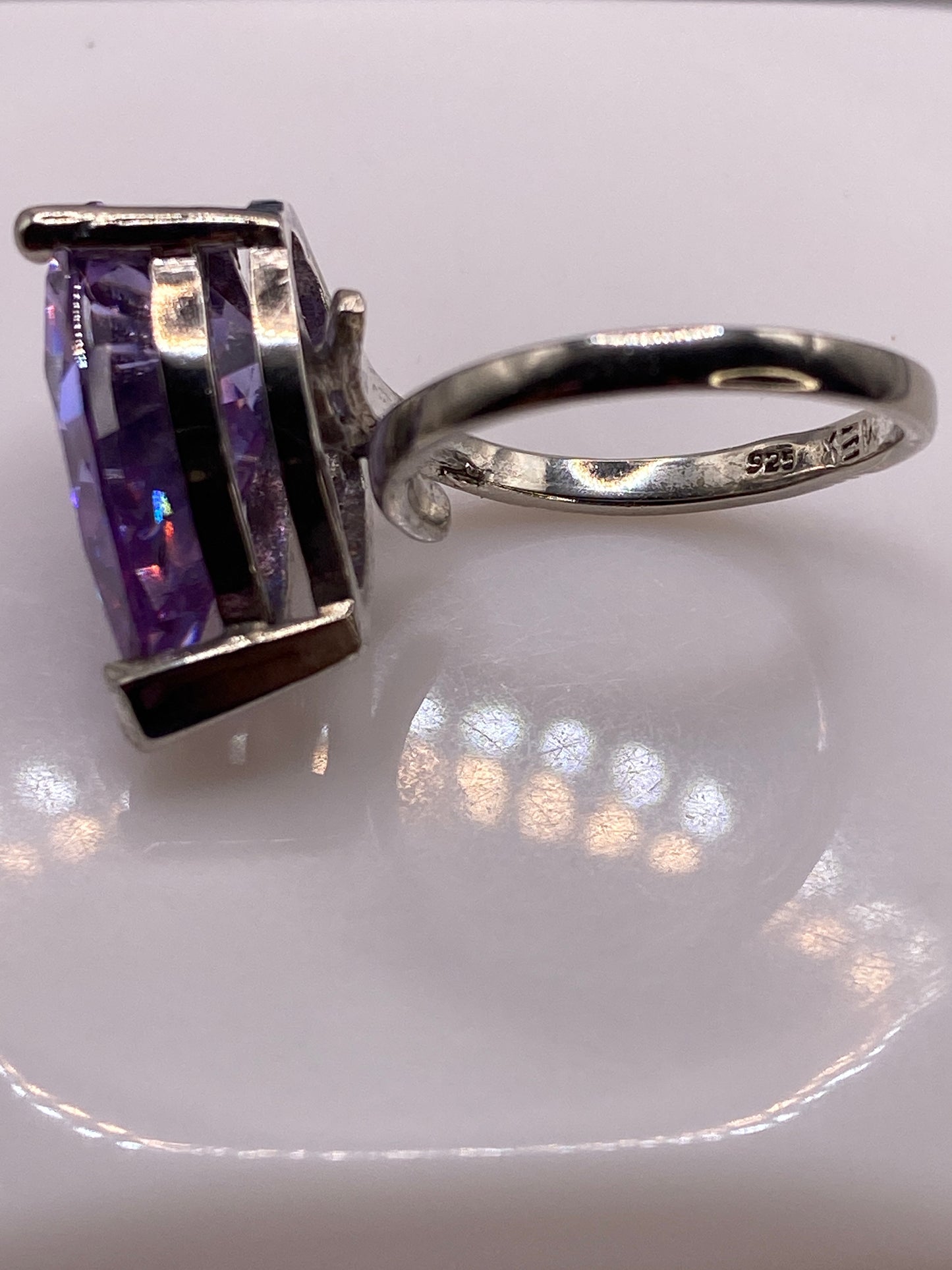 Anillo de Plata Circonia Morada Ajustable — Solitario Elegante — foto 5