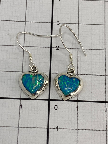 Reverso de los aretes con marca de Quinto 925 en plata pulida