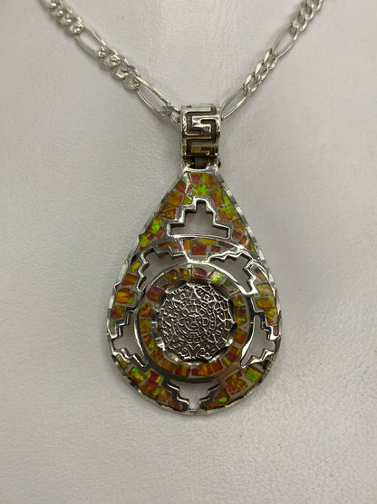 Dije prehispánico de plata 950 con ópalo de fuego multicolor en forma de gota