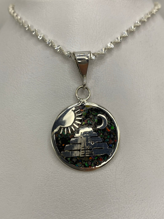 Dije de plata pirámide prehispánica con ópalo de fuego multicolor y luna