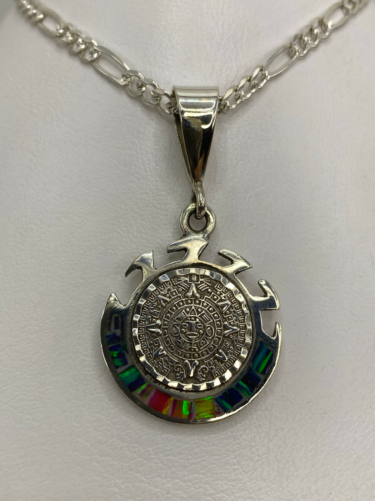 Dije de plata 950 con Piedra del Sol prehispánica y ópalo de fuego multicolor