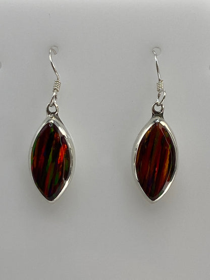 Par de aretes de plata 925 con ópalo de fuego multicolor en tonos rojo, naranja y verde