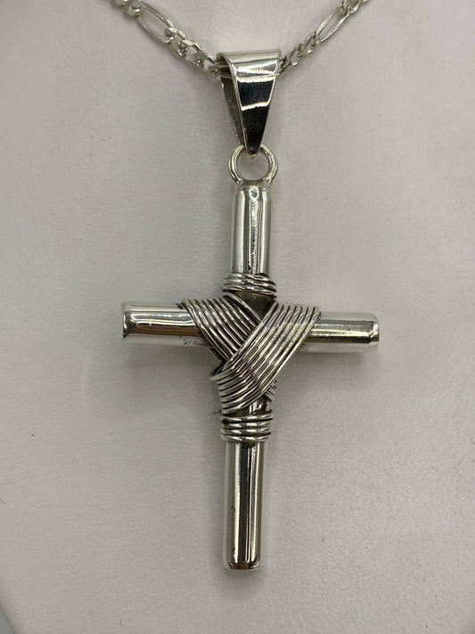 Dije cruz de plata 925 con técnica de hilos envueltos, colgante de 6.2 cm