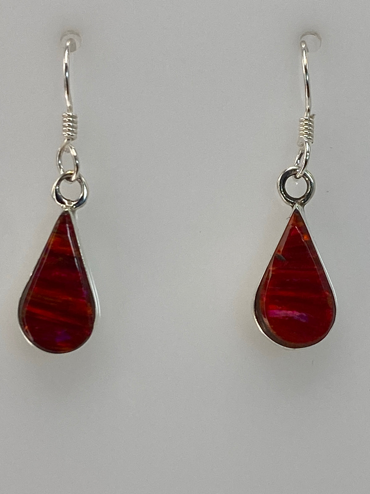 Par de aretes de plata 950 con ópalo de fuego multicolor en gancho francés