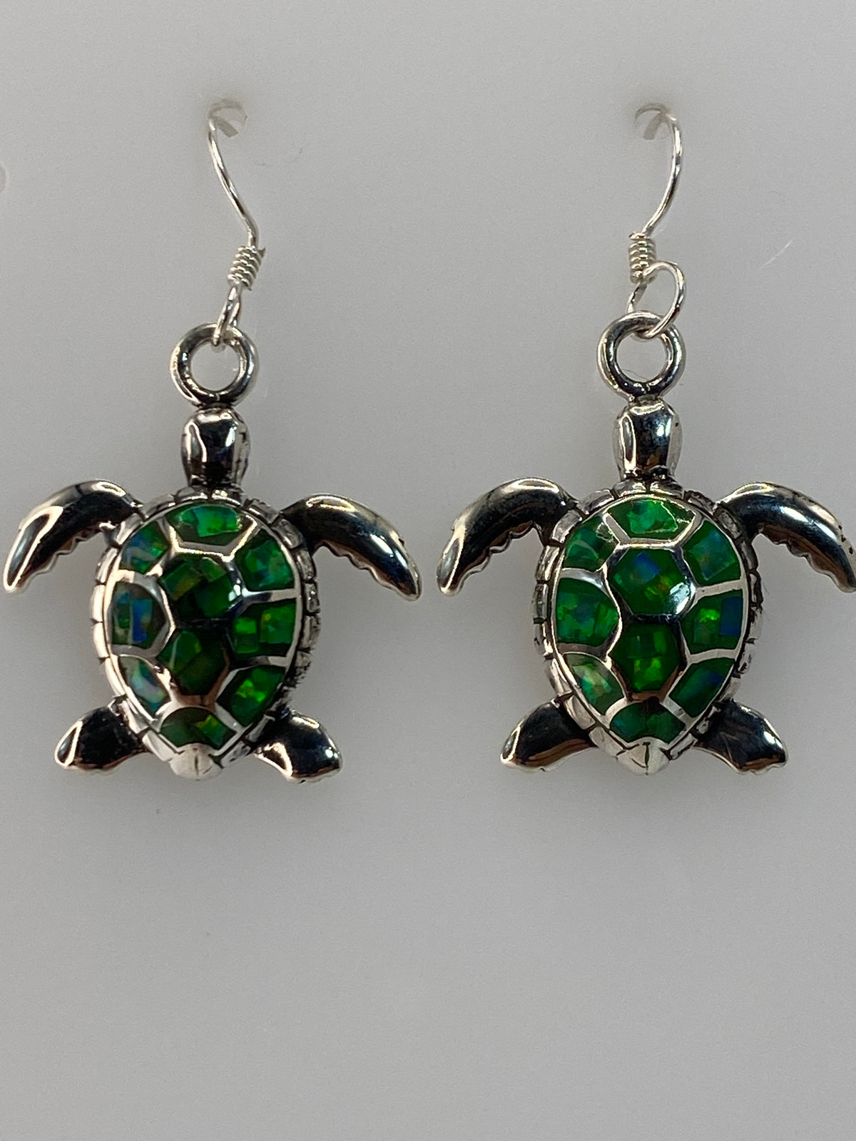 Aretes de lado, con medida en escala milimétrica — 3.3 cm de largo