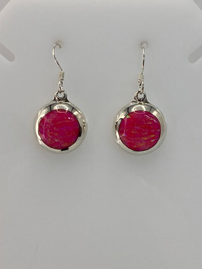 Detalle del opalo de fuego rosa con ganchos de plata 950