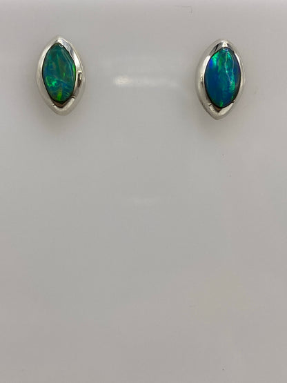Aretes de plata 925 con ópalo de fuego azul cielo, engastados a mano en Taxco