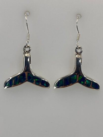Par de aretes balleneros con ópalo de fuego azul engastado en plata 950
