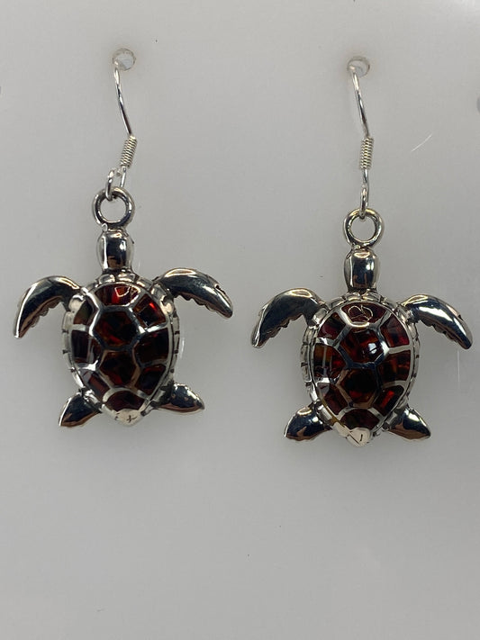 Par de aretes de plata 950 con ópalo de fuego rojo engastado, colgando de los ganchos