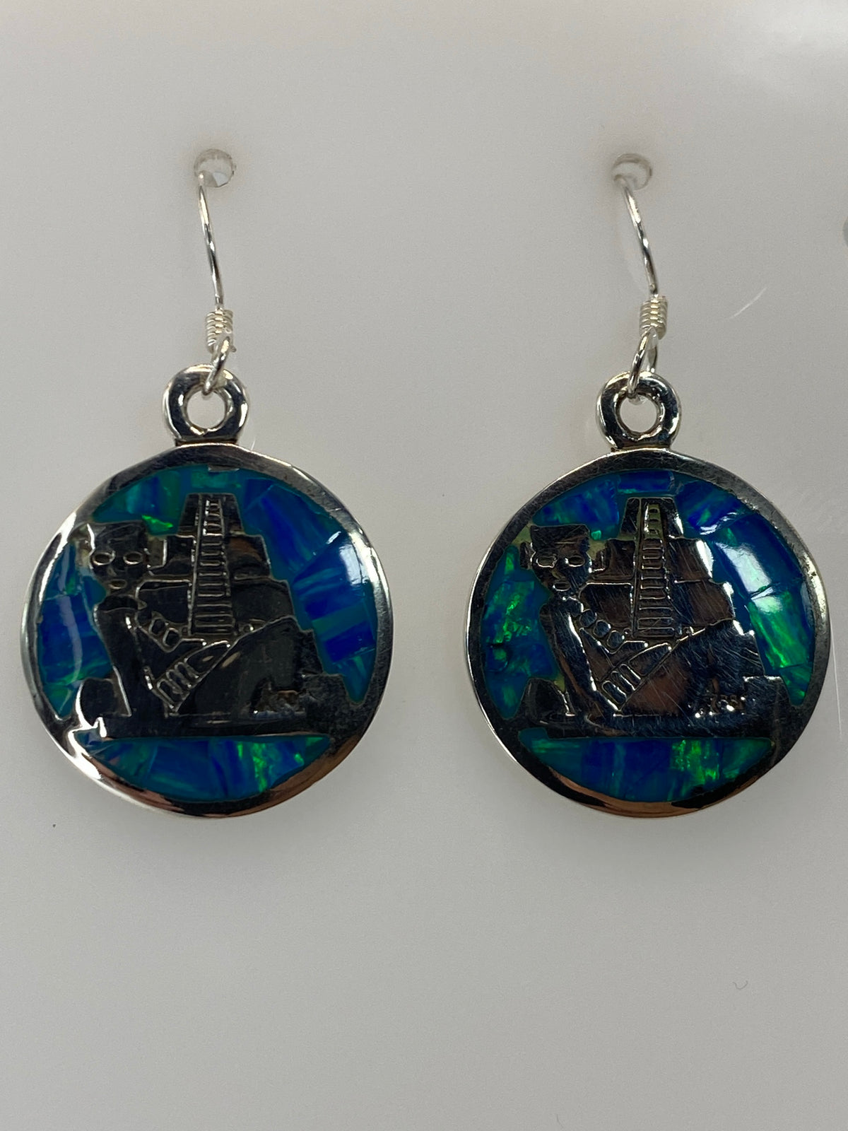 Par de aretes de plata 950 con opalo de fuego azul cielo, largos 3.3 cm, colgando de ganchos de plata