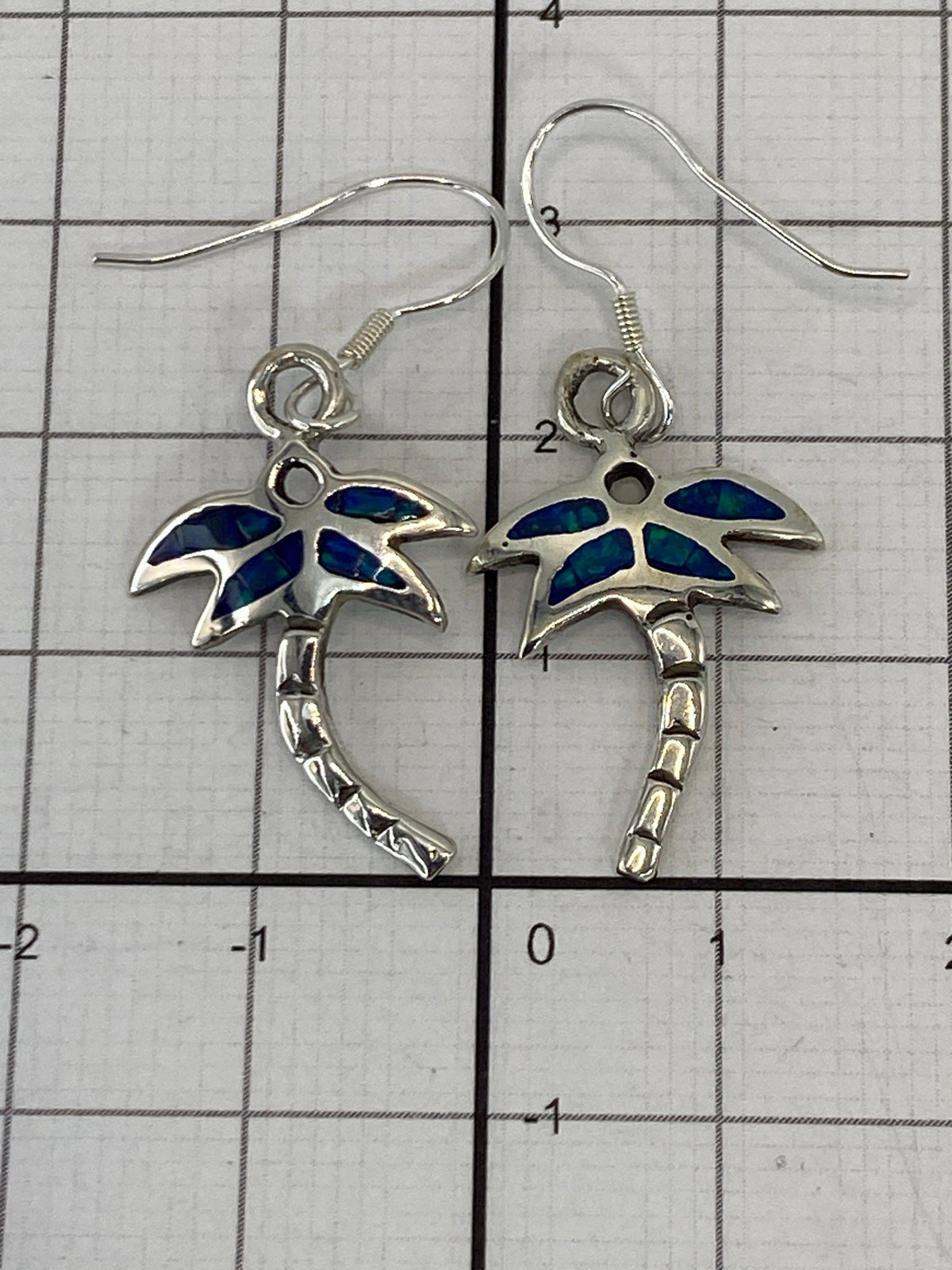 Aretes de plata 950 con Quinto visible en la base