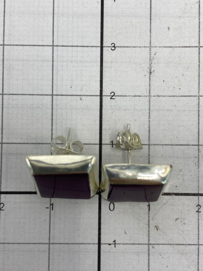 Aretes de plata 925 con Quinto mostrando la incrustación de piedra morada