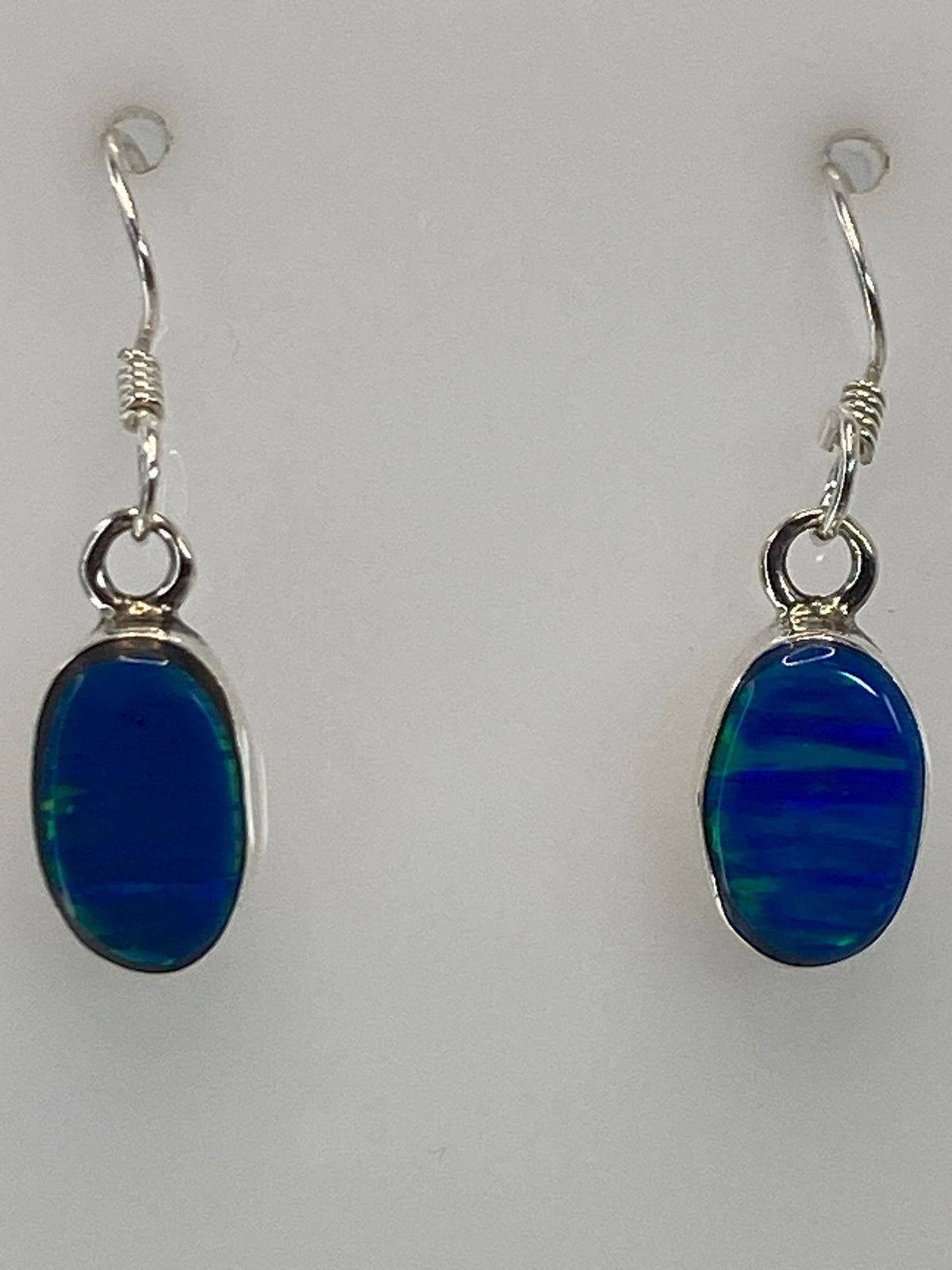 Aretes sobre medidor de centímetros, largo 2.5 cm
