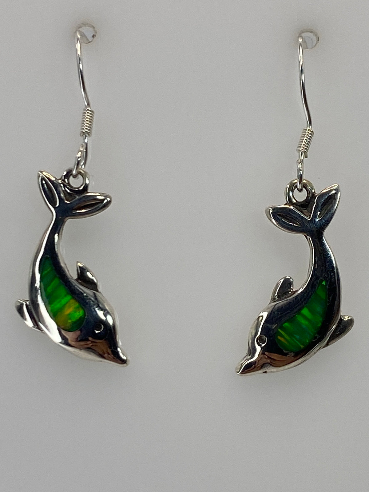 Par de aretes de plata con opalo de fuego verde limon engastado a mano