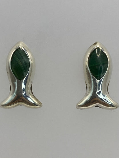 Aretes minimalistas 1.3 cm de largo, vista frontal