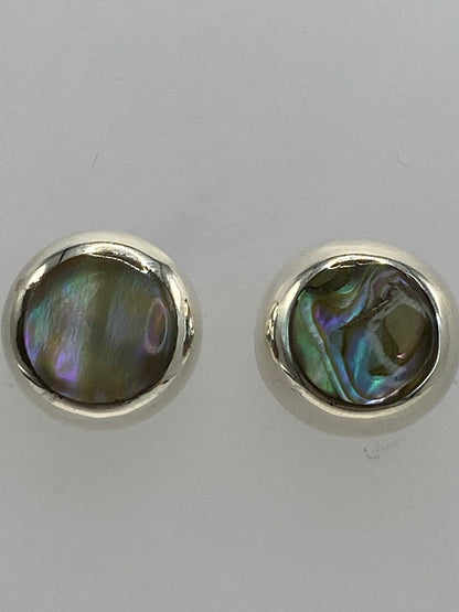 Aretes de frente — diseño compacto de 1.4 cm
