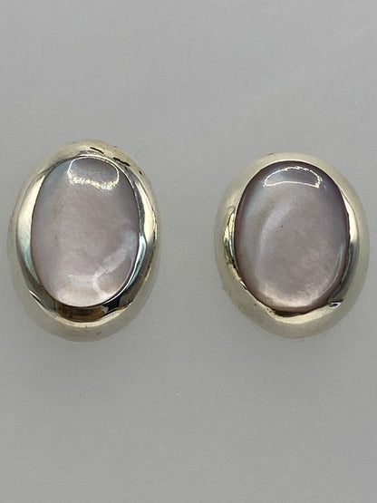 Aretes sobre regla milimetrada, largo 1.4 cm