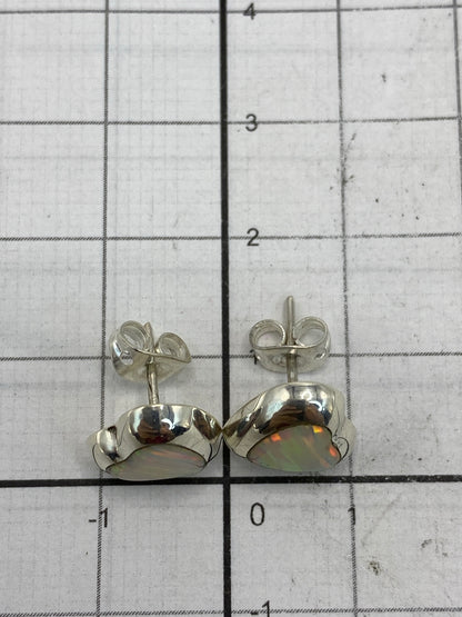 Aretes de plata 925 con Quinto de Arte Taxco sobre fondo gris