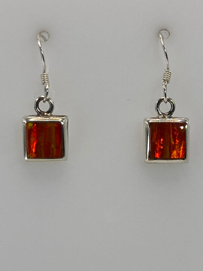 Par de aretes de plata con Ópalo de Fuego naranja, gancho de plata, vista frontal