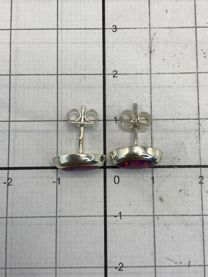 Aretes sobre medidor para demostrar el largo de 1.3 cm
