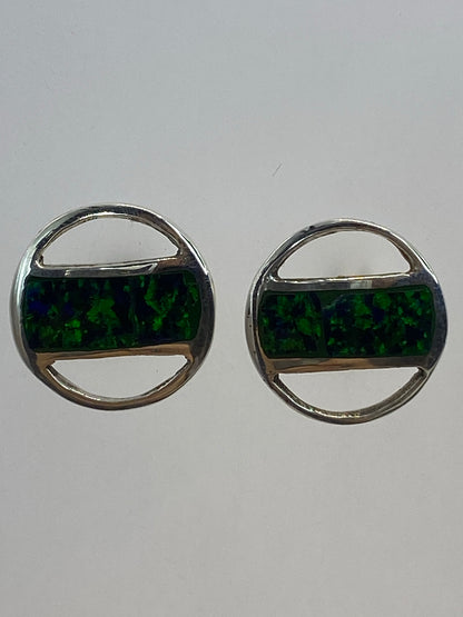 Par de aretes de plata 950 con opalo de fuego verde olivo engastado a mano