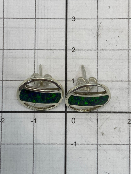 Aretes sobre fondo blanco mostrando el Quinto 950 de autenticidad