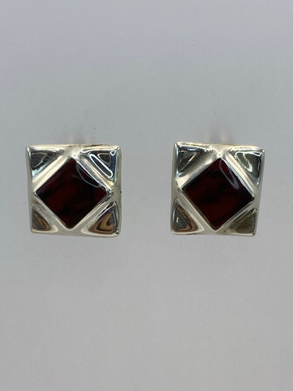 Par de aretes de plata 925 con piedra multicolor incrustada, vista frontal