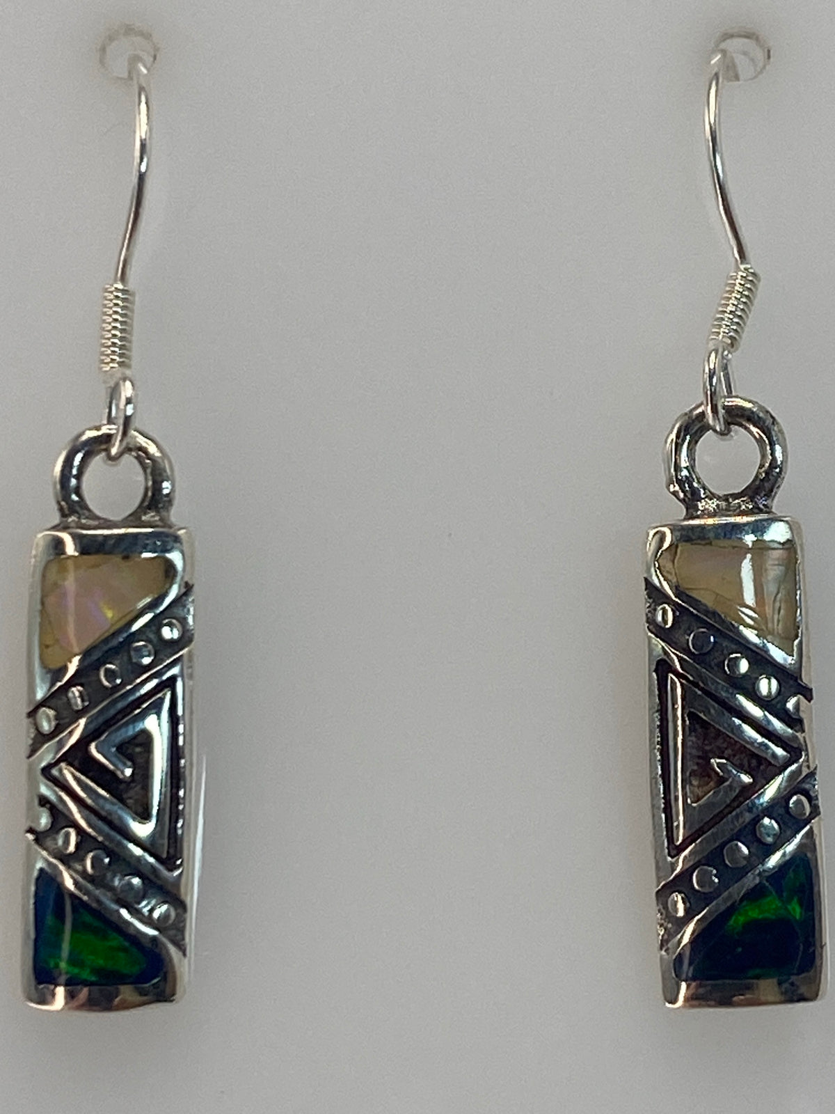 Aretes sobre fondo blanco mostrando el Quinto 950