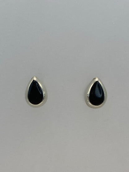 Par de aretes de plata 925 con onix negro engastado, vista frontal