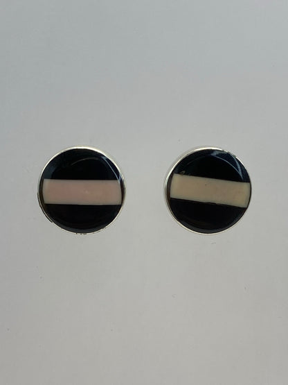 Par de aretes de plata 925 con incrustación de piedra multicolor, vista frontal