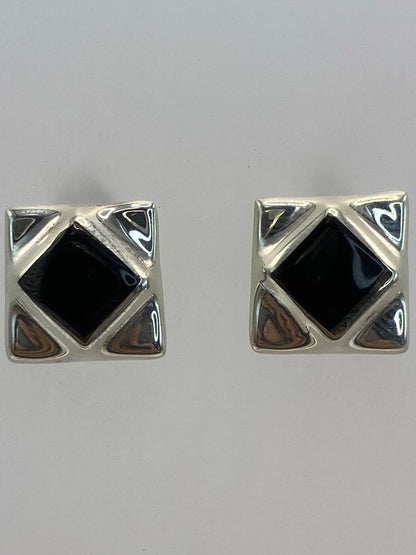 Aretes de frente mostrando la proporción de 1.5 cm y el Quinto 925