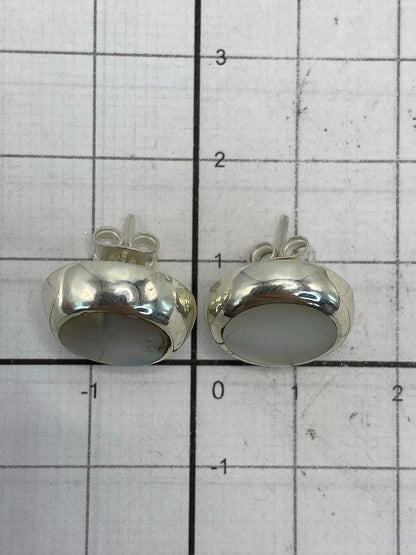 Comparación de tamaño de los aretes compactos en escala de centímetros