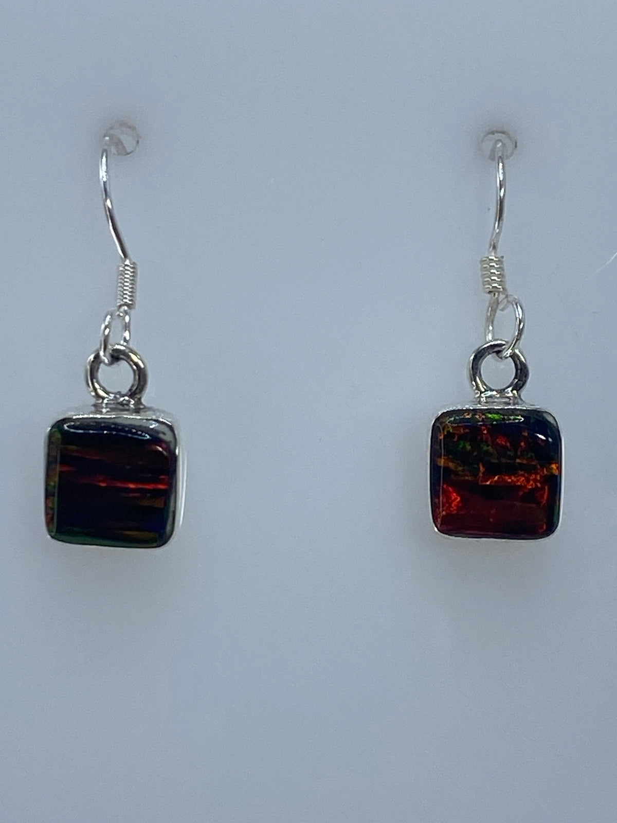 Par de aretes de plata 925 con ópalo de fuego multicolor engastado a mano