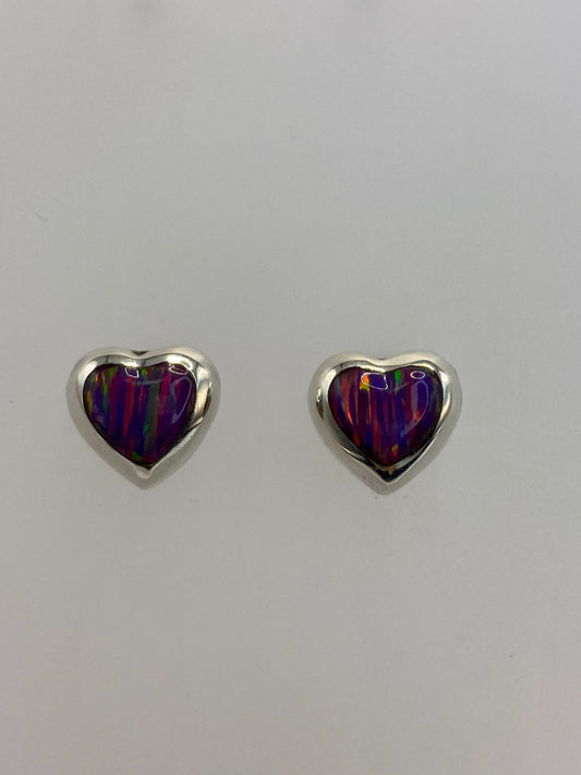 Par de aretes de plata con ópalo de fuego morado iridiscente, engastados a mano