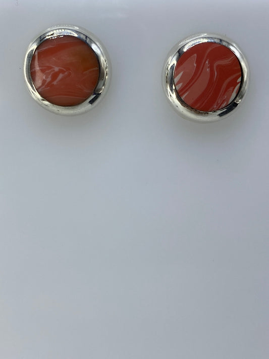 Par de aretes de plata 925 con piedras multicolor engastadas, vista frontal