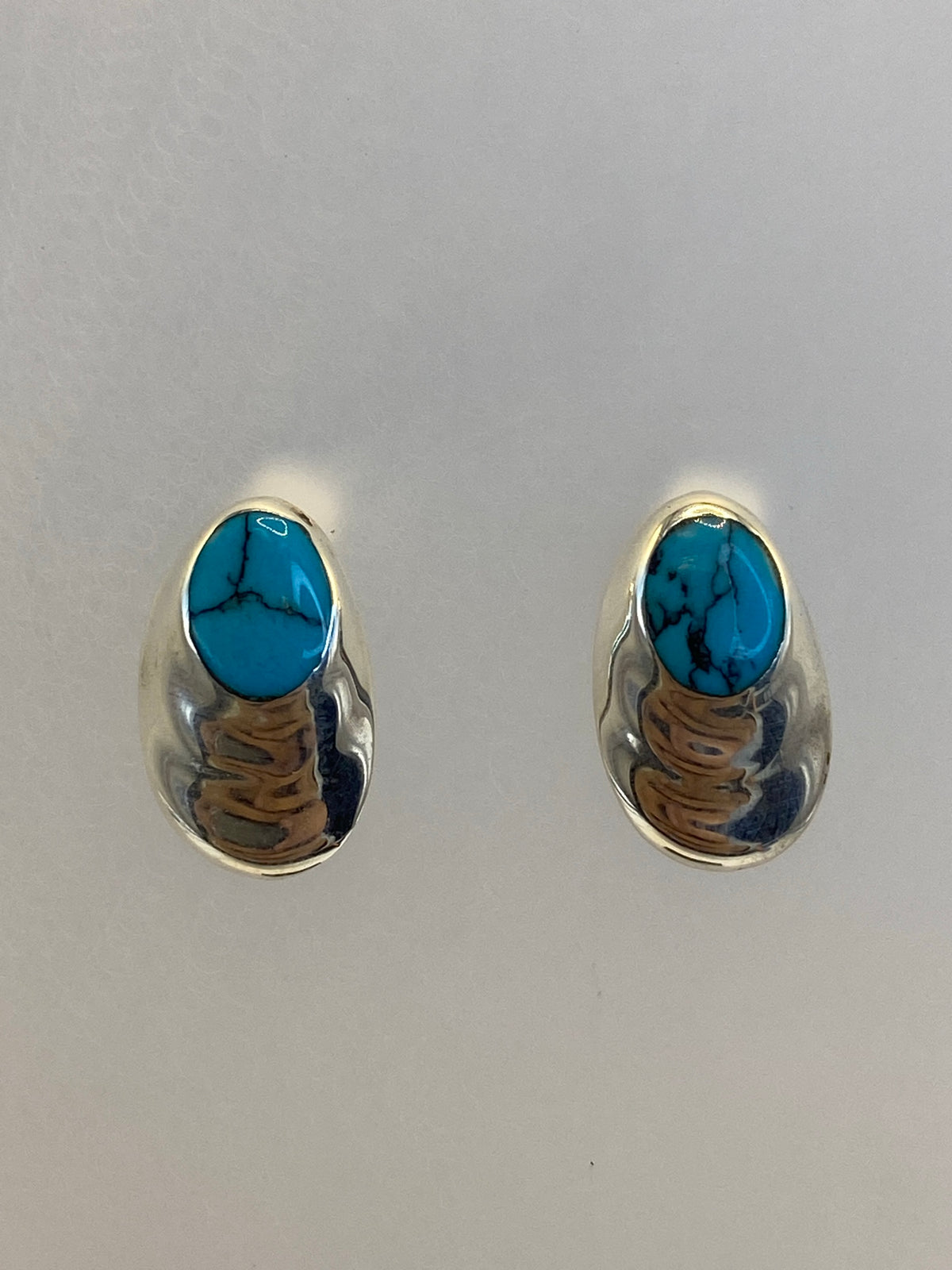 Par de aretes de plata 925 con turquesa multicolor engastada, vista frontal