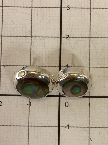 Reverso de los aretes mostrando el acabado en plata 925 de Taxco