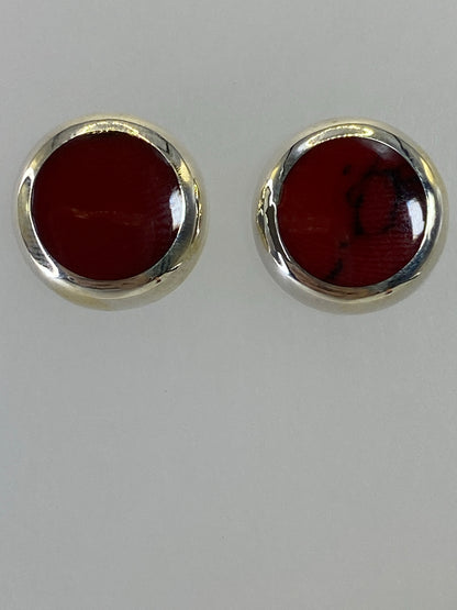 Aretes de lado mostrando el grosor de la plata 925 y el Quinto