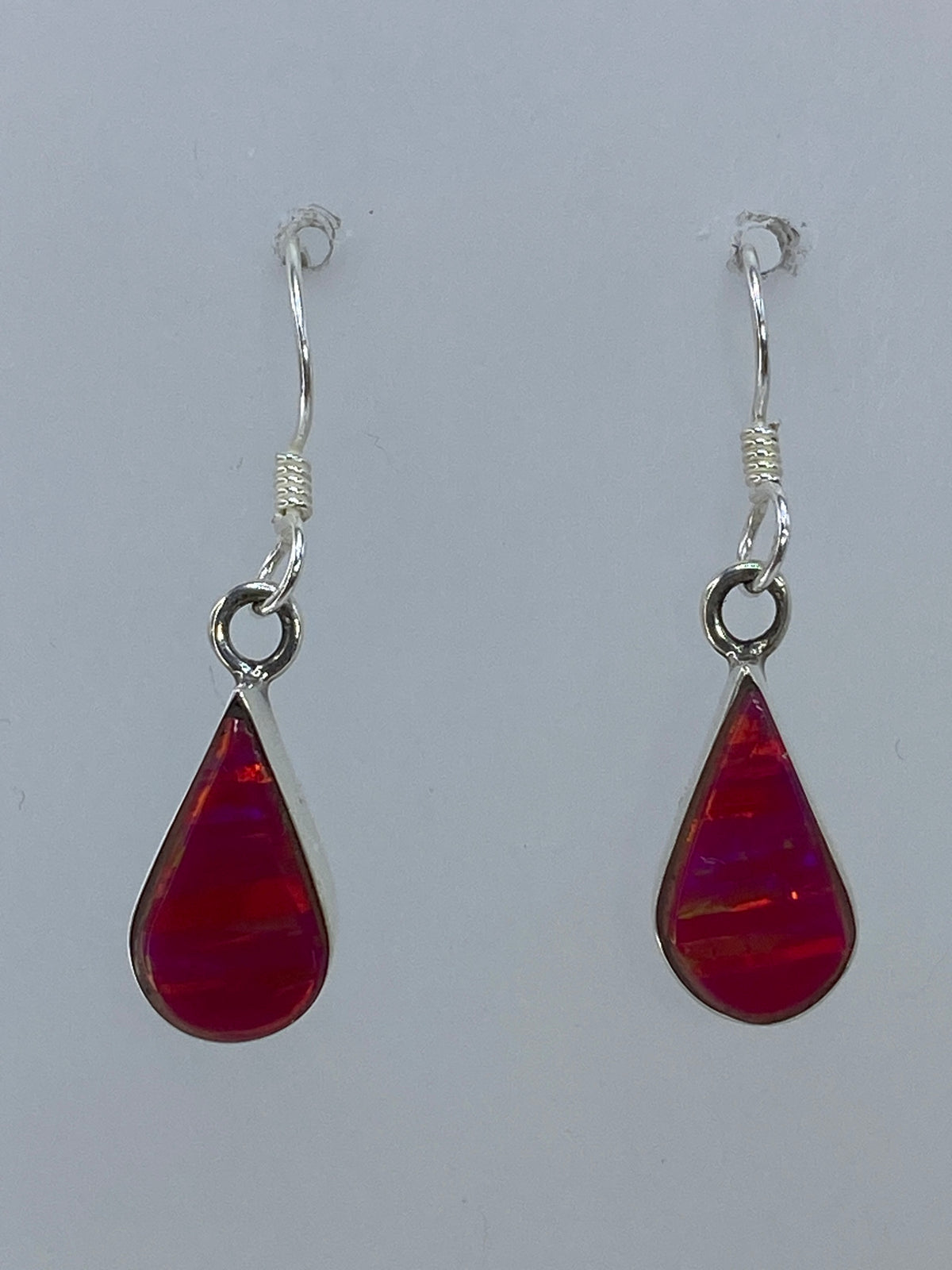 Par de aretes de plata con ópalo de fuego rosa de 2.9 cm