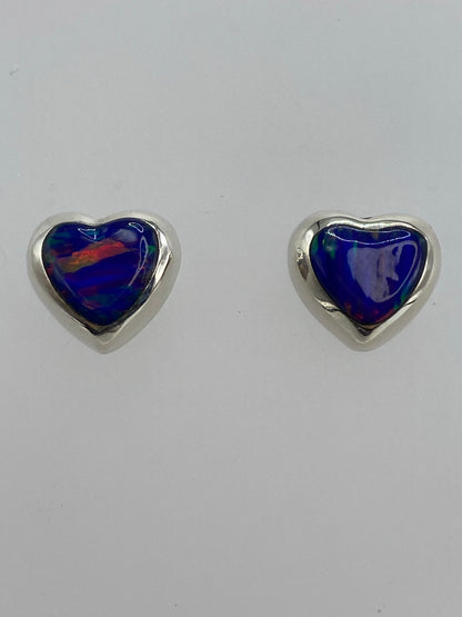 Aretes de plata Taxco con ópalo de fuego morado, ambos lados del par