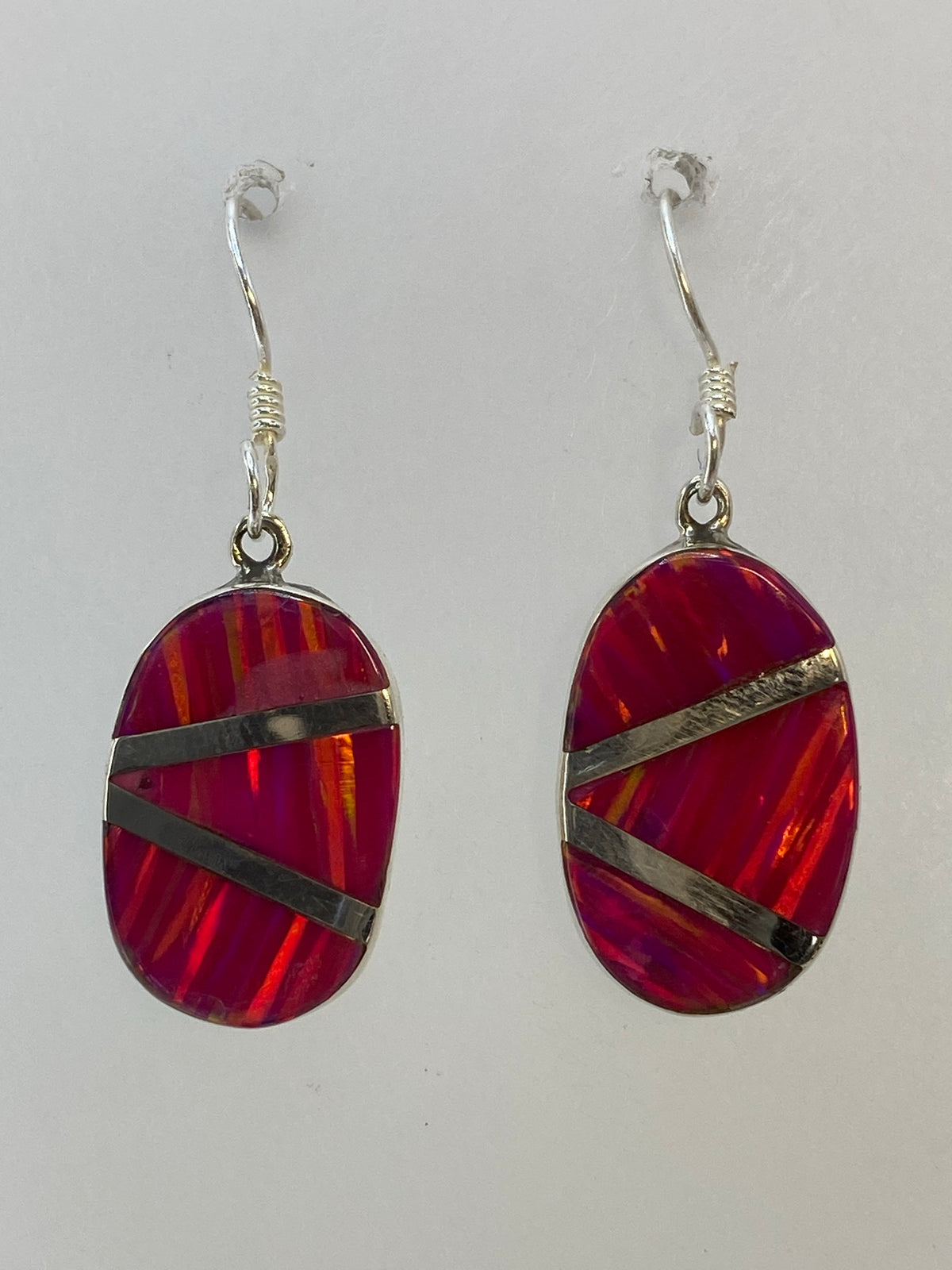 Par de aretes de plata 950 con ópalo de fuego multicolor colgando de gancho francés